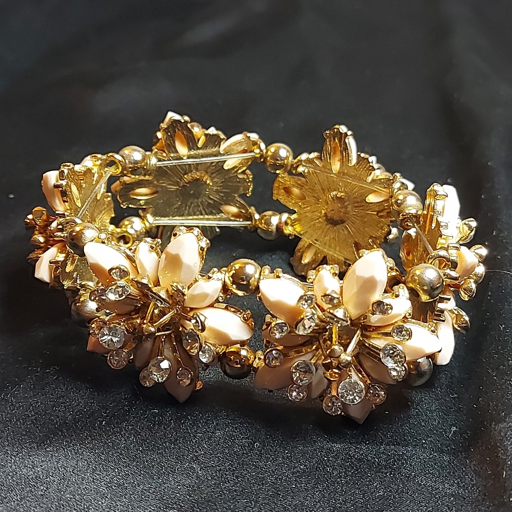 Cream & Gold Flower Bracelet